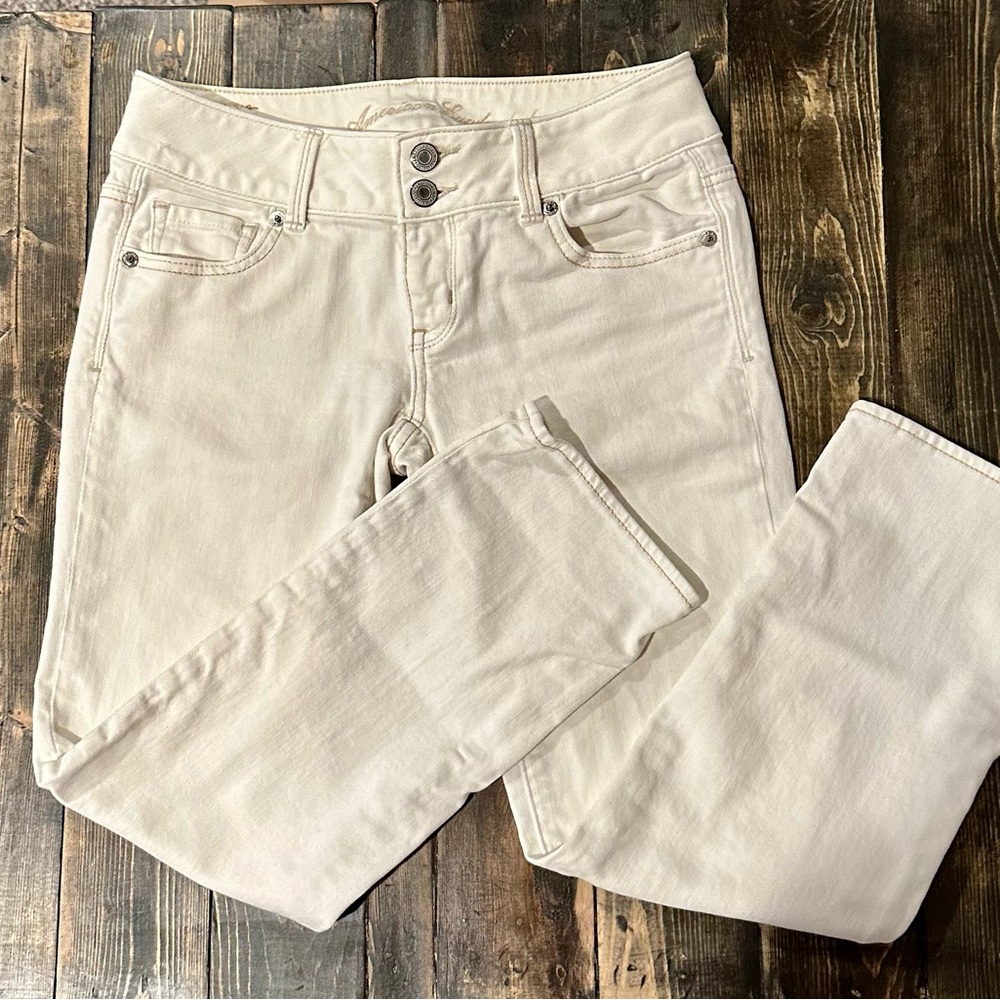Women’s American Eagle AE cropped Artist White Denim jeans. Size 00.  EUC!